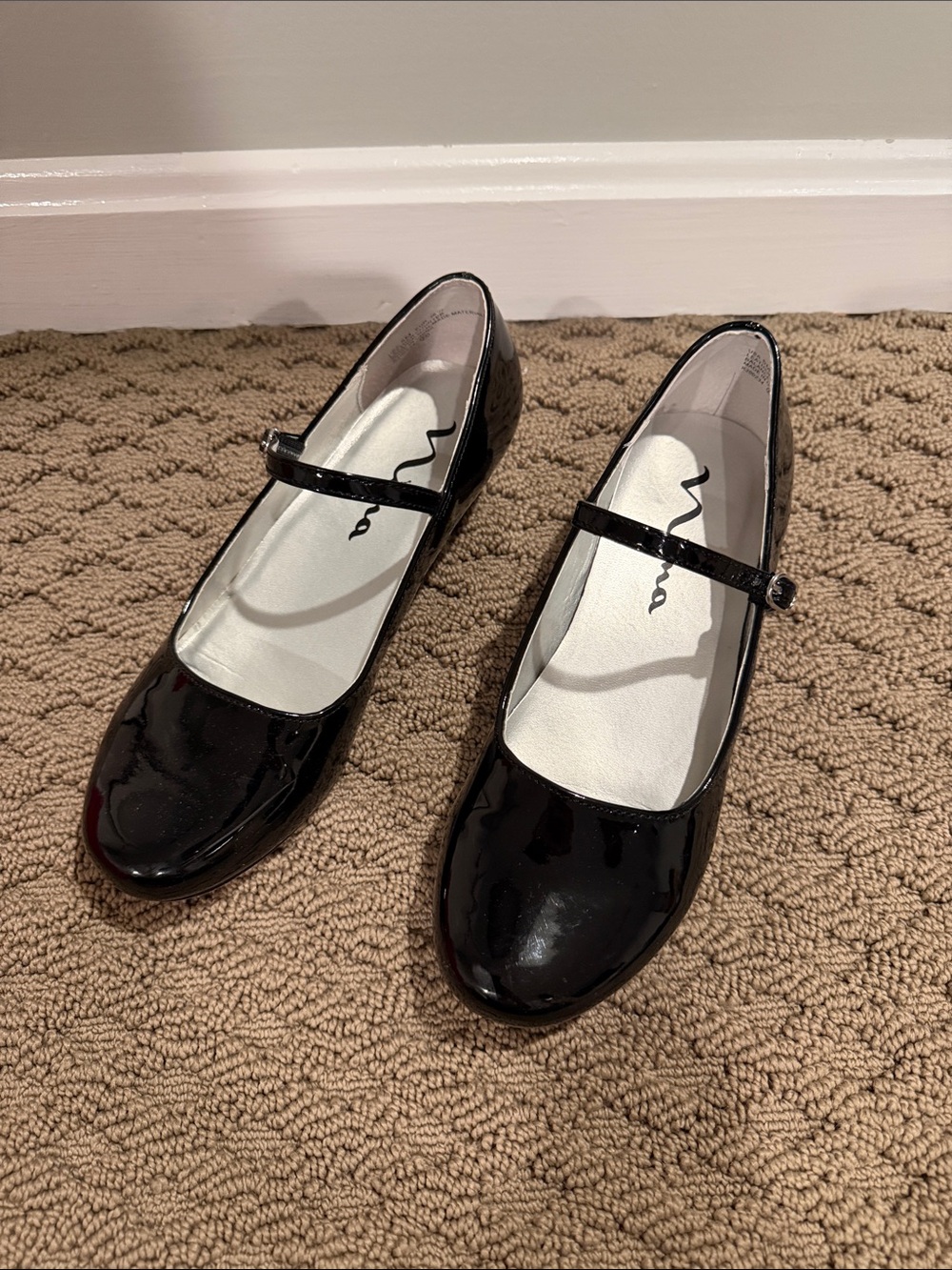 Nina Seeley black patent leather Mary Jane